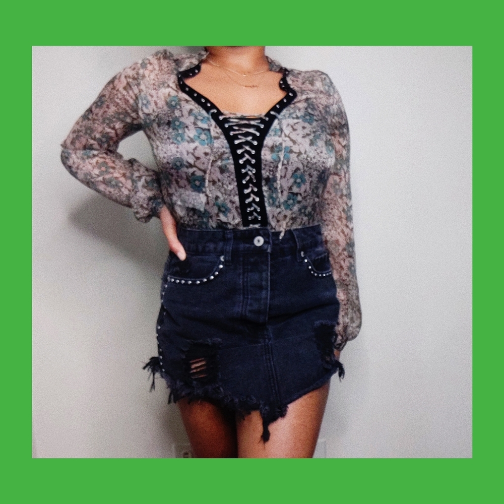 Cute distressed mini skirt